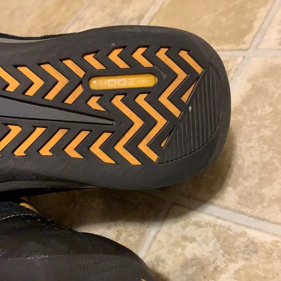 Nike Bball Zoom Shoes - Picture 15 of 16